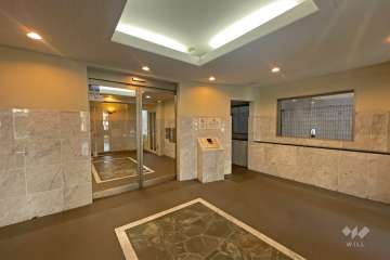 エントランスはオートロック付きです。