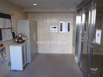 エントランスはオートロック付きです。