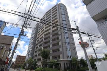 ローレルコート川口の外観（北東側から）