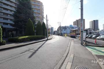 敷地西側の前面道路　
