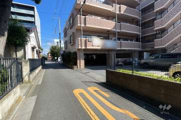 敷地の西側前面道路（南側から）