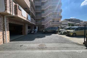 駐車場の出入り口