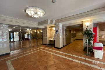 エントランスはオートロック付きです。