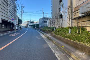 敷地北東側の前面道路