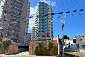 ブランアーク鳩ヶ谷クレアトールの外観（東側から）