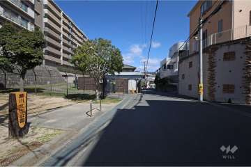 敷地東側の前面道路