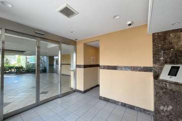 エントランスはオートロック付きです。