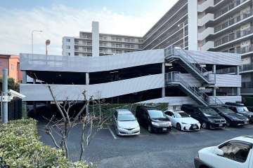 敷地内駐車場（屋内自走式と屋外平面式）