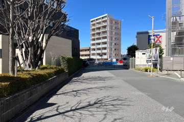 敷地北側の前面道路