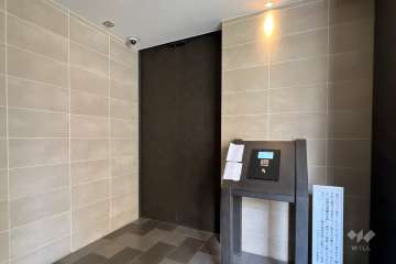 エントランスはオートロック付きです。