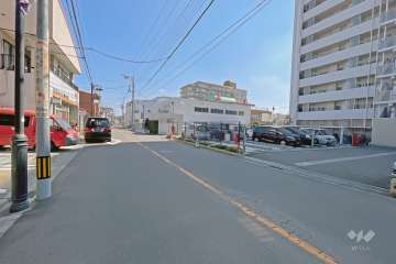 敷地の北側前面道路（東側から）