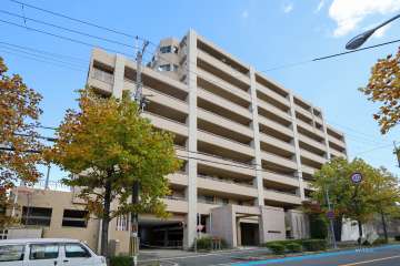 ファミール千里中央の外観（北西側から）