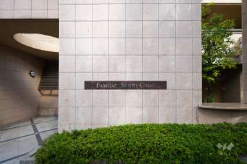 エントランスの銘板