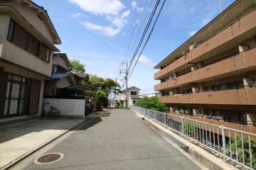 敷地南側の前面道路