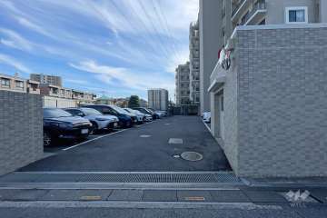 駐車場の出入り口　