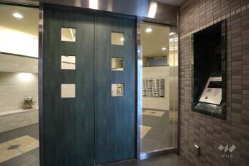 エントランスはオートロック付きです。