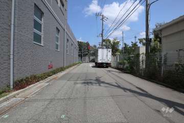 敷地南側の前面道路