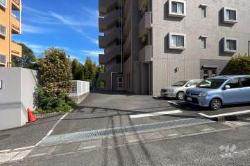 駐車場の出入り口・敷地内駐車場（屋外平面式）　