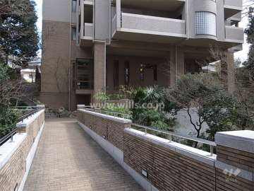 潤緑館(東棟）と潤水館(西棟）と結ぶ橋