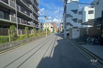 敷地北側の前面道路（西側から）