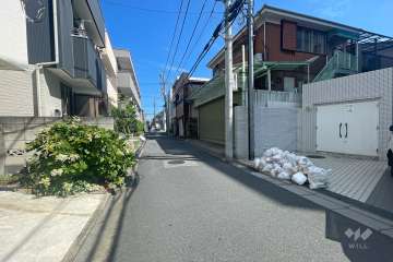 敷地西側の前面道路　