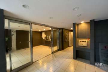 エントランスはオートロック付きです。