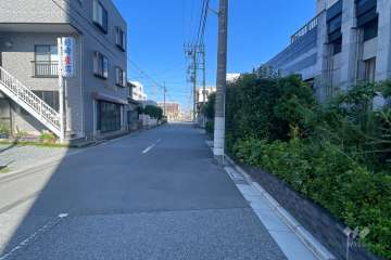 敷地西側の前面道路　
