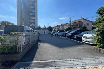 駐車場の出入り口