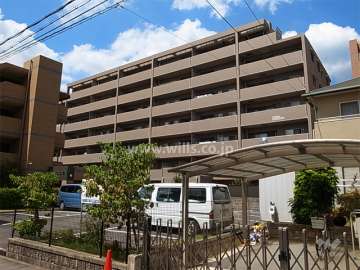 コスモ箕面アーバンフォルムの外観（南東側から）