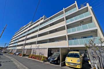 ライオンズ鳩ヶ谷マークレジデンスの外観（南東側から）