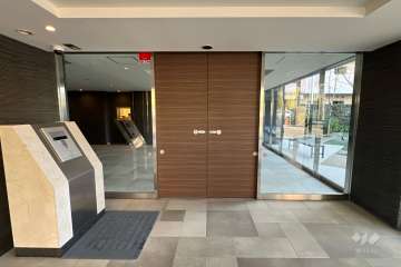 エントランスはオートロック付きです。