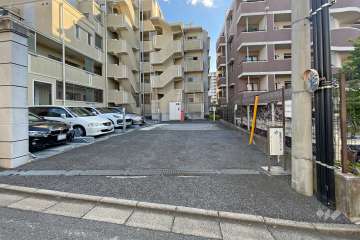 駐車場の出入り口