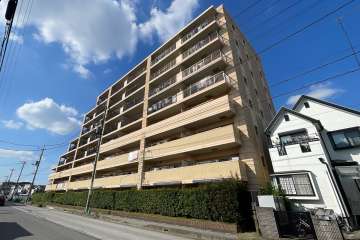 ヴェレーナ鳩ヶ谷の外観（南東側から）