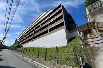 デュオ東川口エアリーヒルズの外観（東側から）