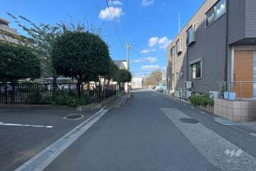 敷地東側の前面道路　