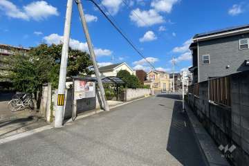南側前面道路（西側から）