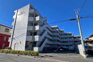 スカイコート西川口の外観（東側から）