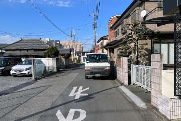 敷地の西側前面道路（南側から）