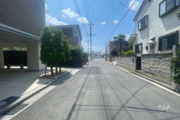 敷地東側の前面道路