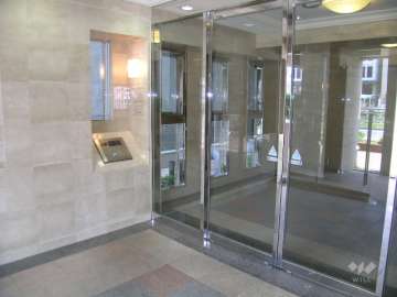 オートロック付きのエントランスホール