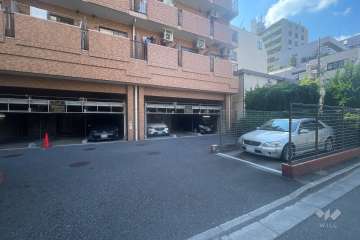 駐車場の出入り口