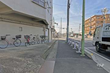 敷地の西側前面道路（北側から）