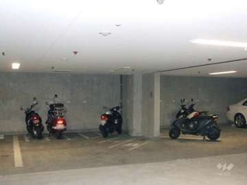マンション地下駐車場