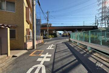 敷地の西側前面道路（北側から）