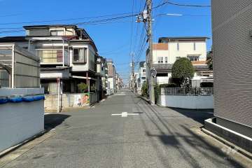 敷地の東側前面道路（南側から）