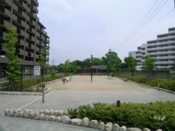 敷地南側にある公園
