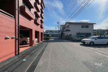 敷地の西側前面道路（北側から）