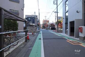 敷地北側の前面道路（東側から）