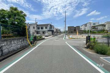 敷地北側の前面道路