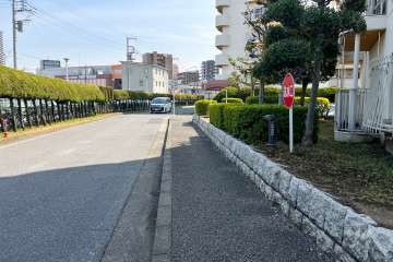 敷地南東側の前面道路